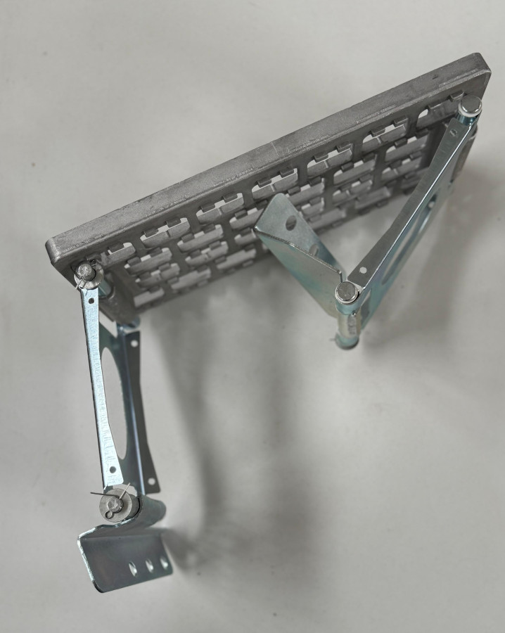 Ступень нижняя левая (шарнирная) SHACMAN F3000 F2000 DZ13241240930