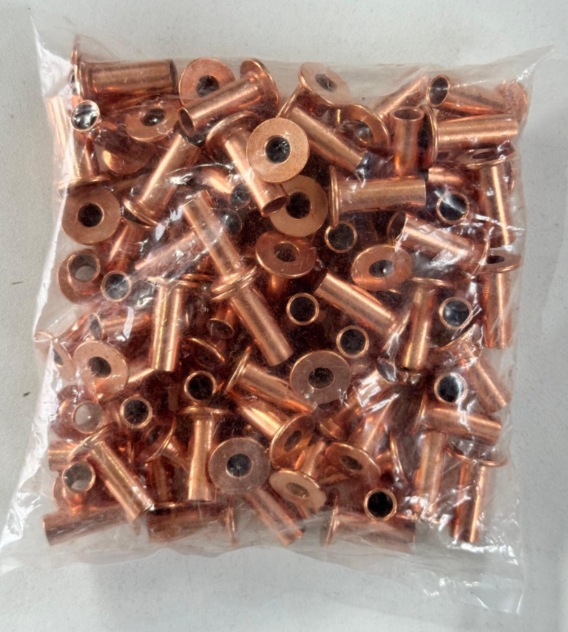 Заклепка D8 L22