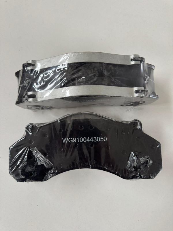 Колодка тормозная HOWO T7H/T5H/C7H/A7 передняя дисковые тормоза, тягач (1шт) HOWO WG9100443050A