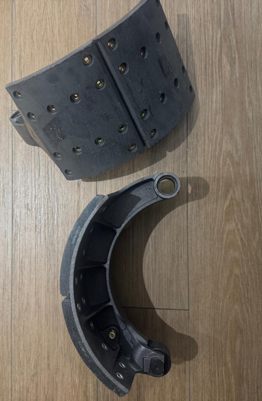 Колодка тормозная задняя в сборе с накладками прав/лев MCP16 711-50200-6310 HOWO Sitrak