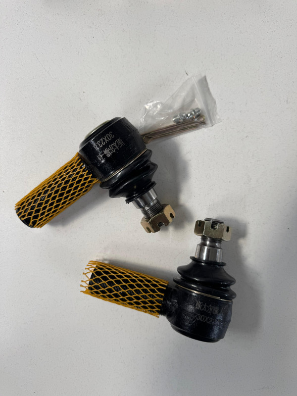 Наконечник рулевой тяги левый (малый, D30*24) HOWO SITRAK FOTON LEO400007A / AZ9100430218-11