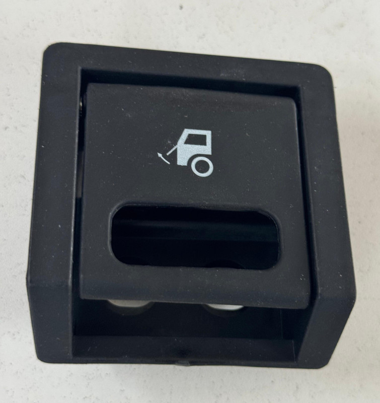 Ручка открытия капота Shacman X6000 DZ16251110193