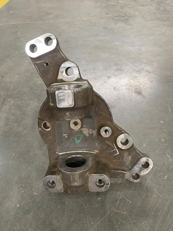 Кулак поворотный (цапфа) правый (балка VGD71) HOWO T5G SITRAK C7H AZ4071418014